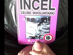 Incel An&oacute_nimo se masturba y se corre sobre su propio libro titulado &quot_INCEL: C&Eacute_LIBE INVOLUNTARIO&quot_.