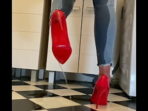 Desperate Wetting my Jeans and in my sexy Red HighHeels and play with