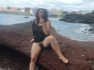 Curvy Lady Dresses up in Sexy Clothes, Masturbates on the Beach and Photoshoot