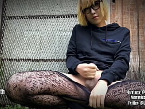 Public outdoor dildo fuck and cumshot