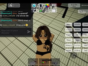 Meuf chaude m&rsquo_interrompt dans mon &eacute_chauffement sur roblox, je suis oblig&eacute_ de la soulever !!