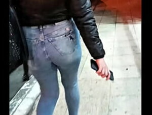 Teen hermosa de culo redondito y sexy, la deje llena de mi leche en la calle