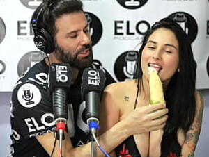 Entrevista con Elo Podcast termina con muchas preguntas picantes que me exitan jenifer play