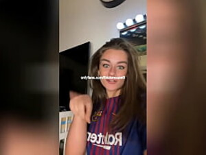 FC BARCELONA FAN SHOWING PUSSY ON TIKTOK