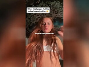 18-Year-Old&#039_s Naughty TikTok Pussy Flash