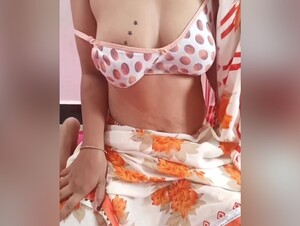 Bhabi Ne Apne Dewar Ko Video Call Par Chut Dikhai