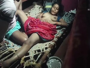 Hot Sexy Padosan Bhabhi Ke Sath Raat Main Romance Hindi Audeo - Devar Bhabhi