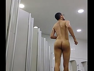 Pelado no banheiro do servi&ccedil_o