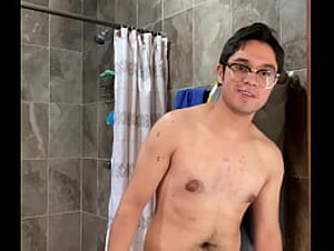 Porno amateur de chico que se jala la verga hasta correrse dos veces